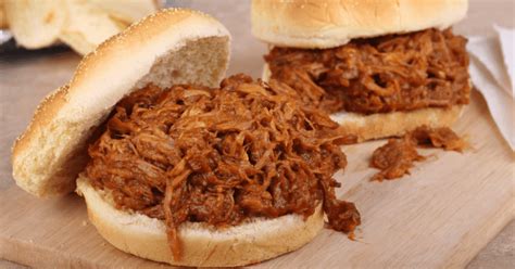 Do you put liquid in slow cooker for pulled pork?